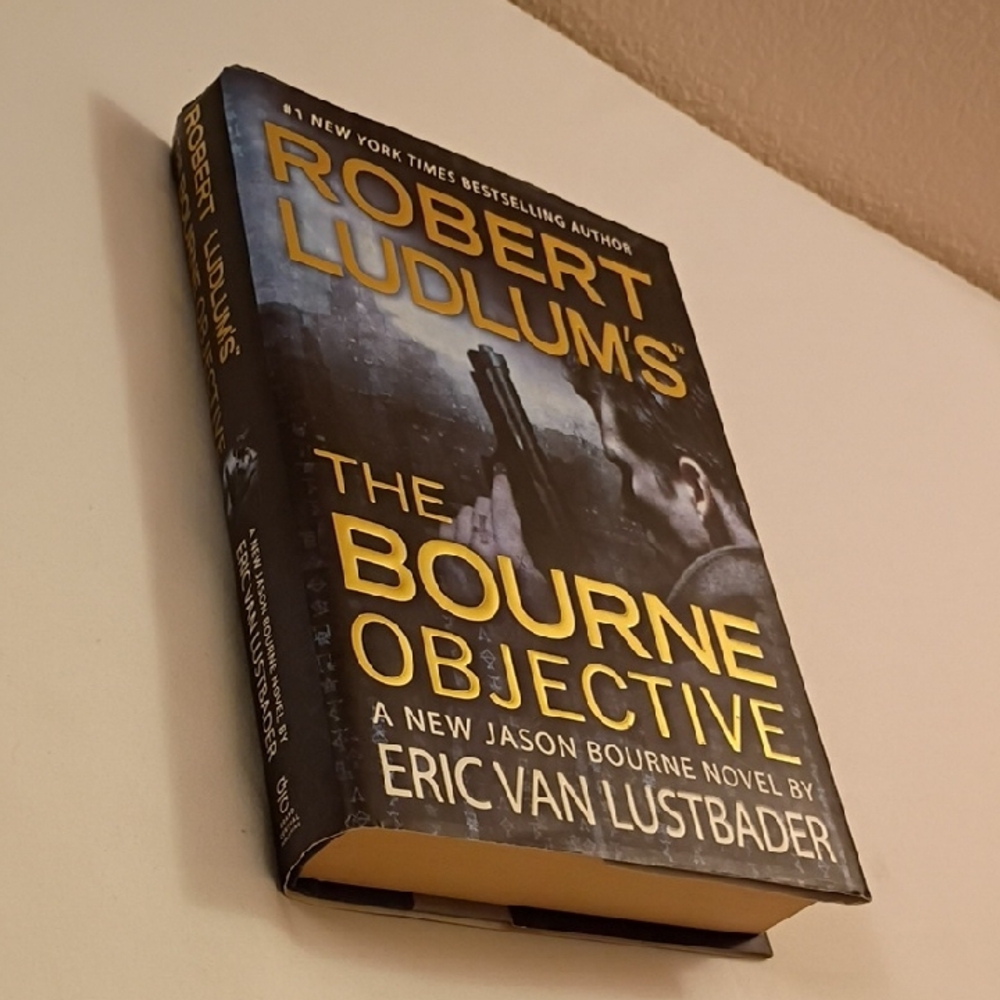 Robert Ludlum's The Bourne Objective Book